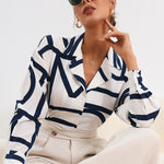 Blusa feminina estampa geográfica e botões frontais - Elfmaeve
