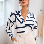 Blusa feminina estampa geográfica e botões frontais - Elfmaeve