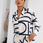 Blusa feminina estampa geográfica e botões frontais - Elfmaeve
