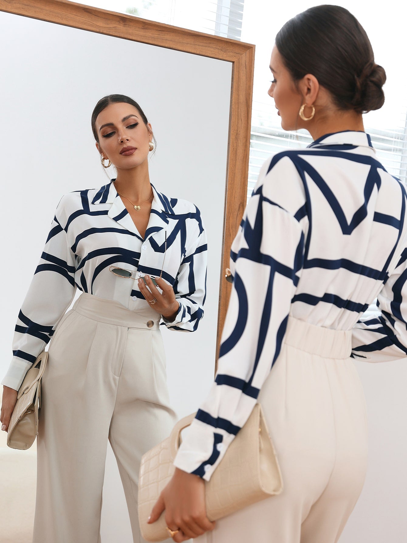 Blusa feminina estampa geográfica e botões frontais - Elfmaeve