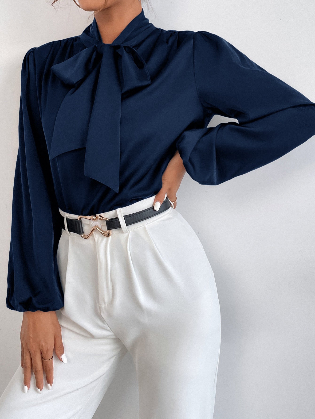 Blusa feminina elegante gola alta com laço - Elfmaeve