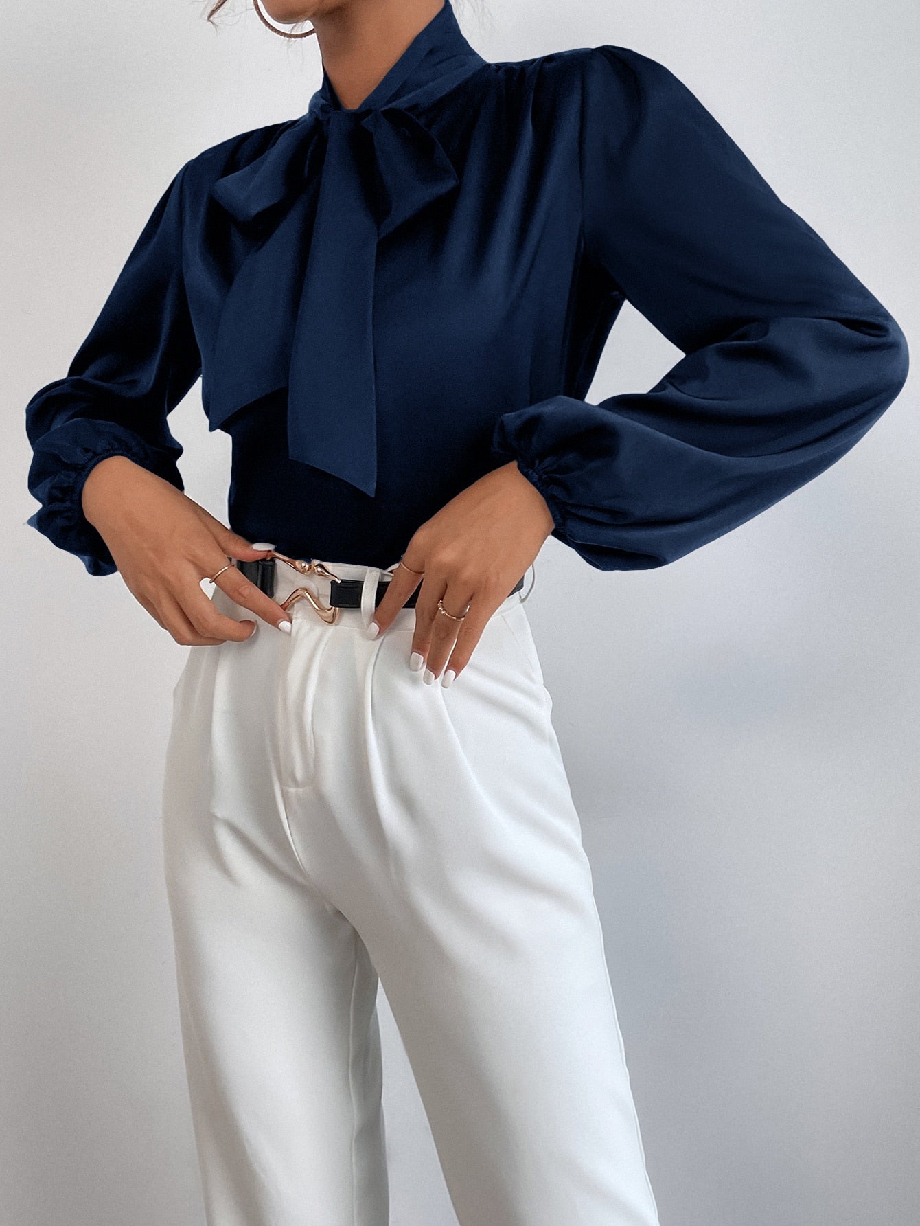 Blusa feminina elegante gola alta com laço - Elfmaeve