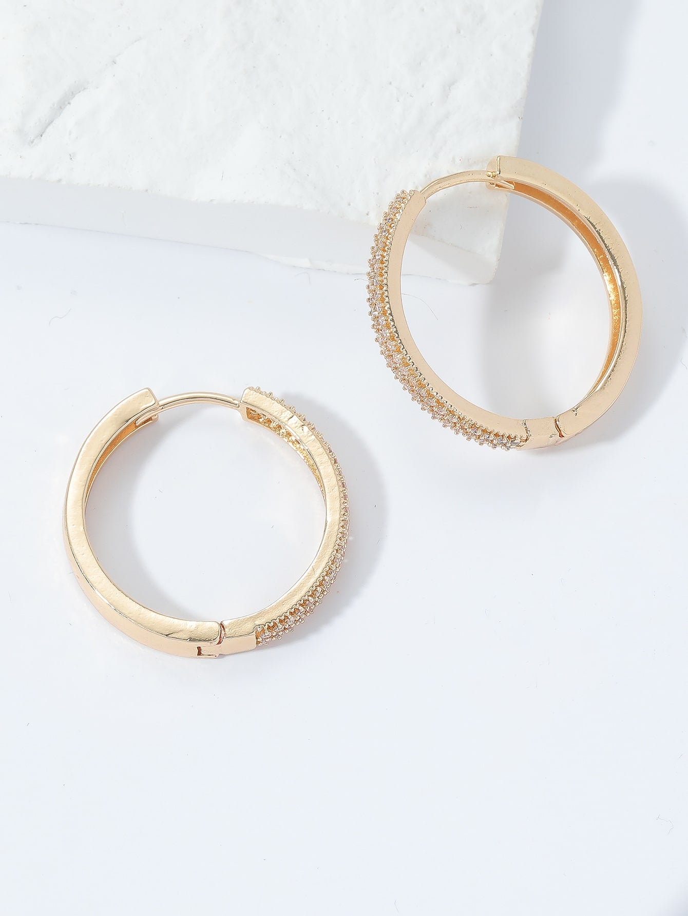Brincos de argola banhado a ouro - Elfmaeve