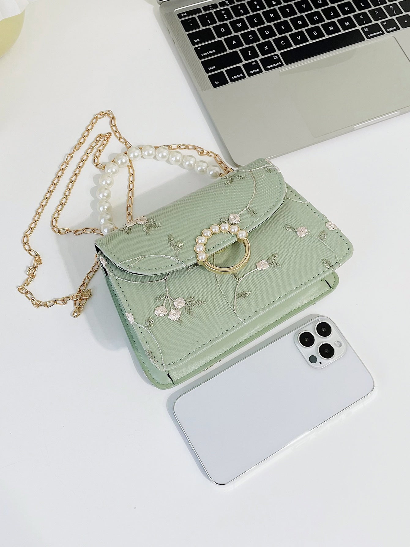 Bolsa feminina de corrente com pérolas e bordado floral - Elfmaeve